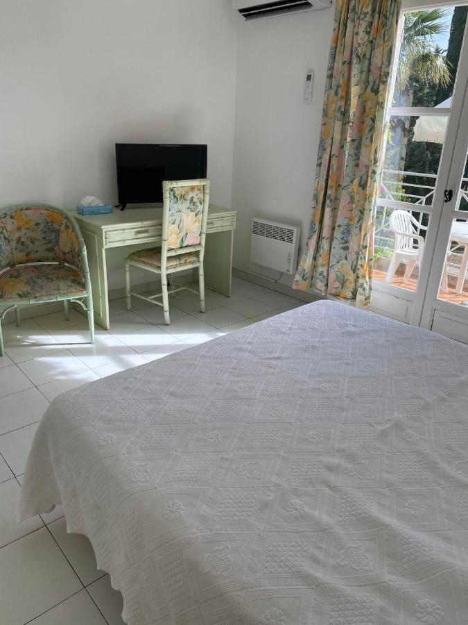 Camp De Base Dei Marres Hotel Ramatuelle Bagian luar foto